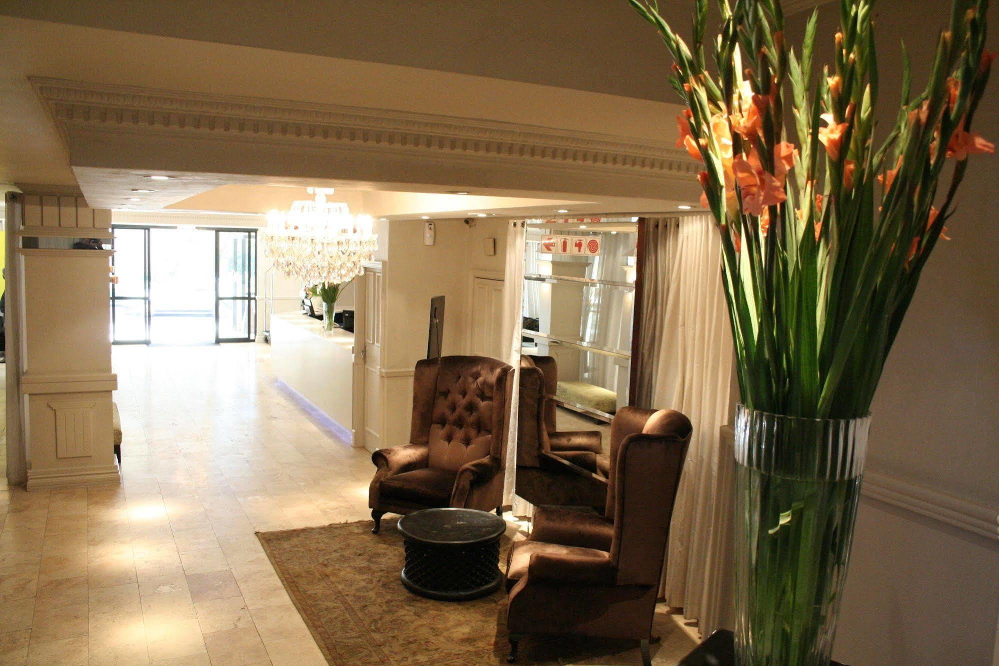 Manhattan Hotel Pretoria-Noord Exterior foto